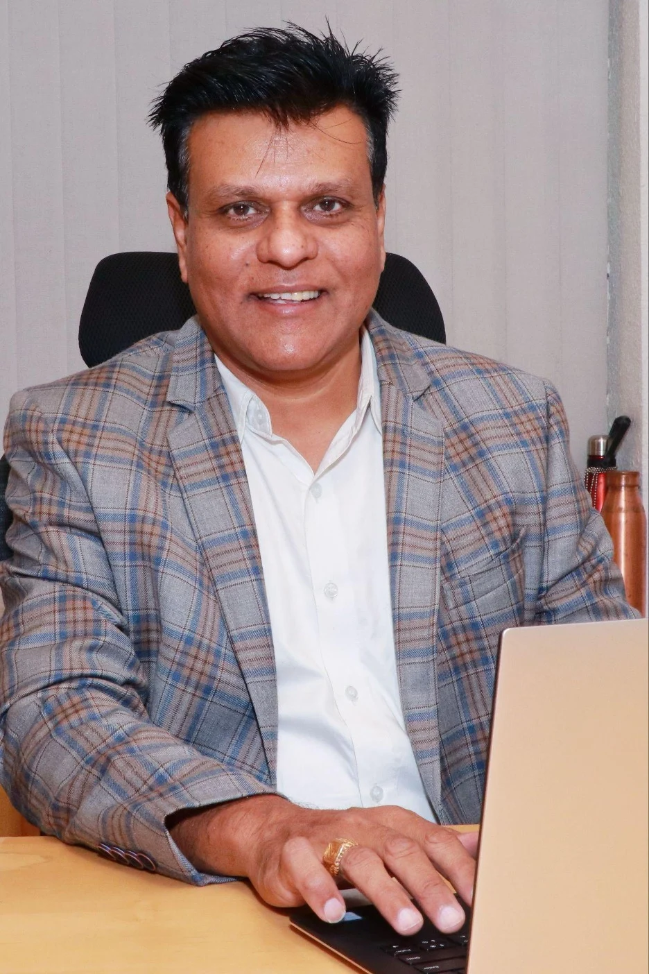 Dhiraj Makkad Managing Director