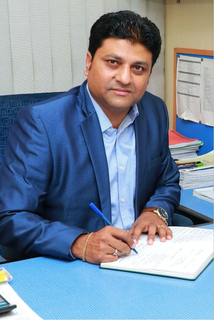 Rajesh Makkad Director, Projects